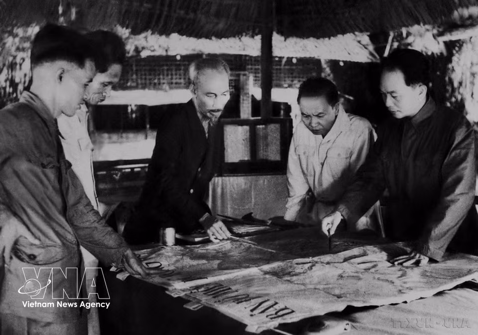 1953年12月，党中央和胡志明主席决定开辟具有战略性进攻：歼灭驻守奠边府的法国精锐远征军据点群。图自越通社