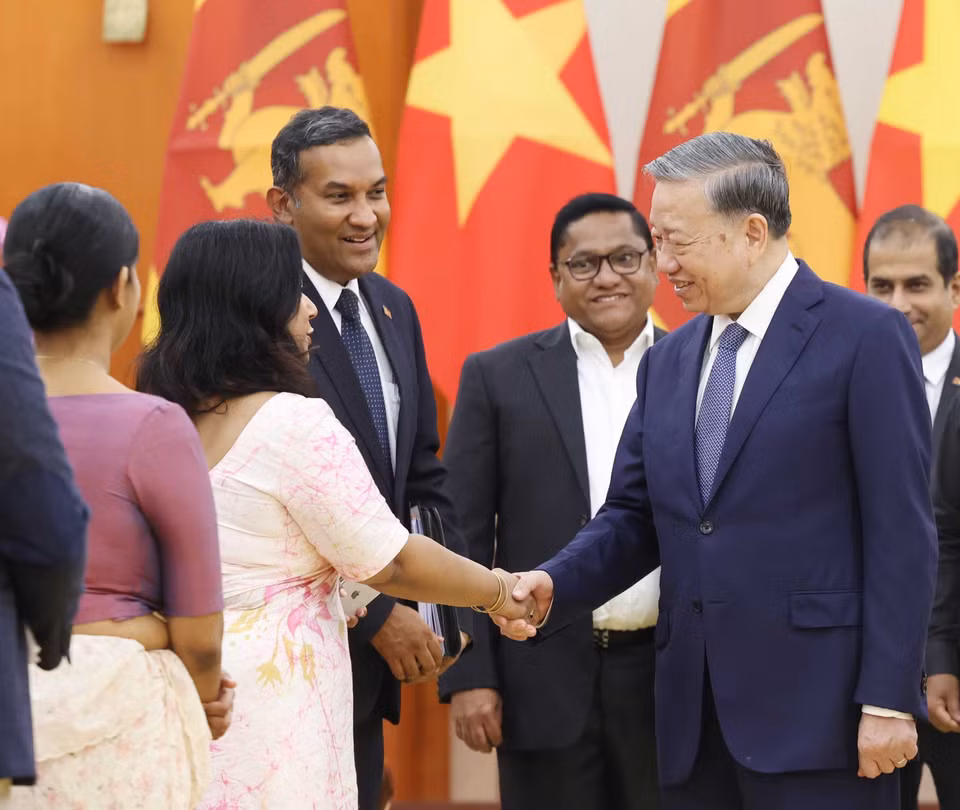 越共中央总书记苏林会见由斯里兰卡民主社会主义共和国总统阿努拉·库马拉·迪萨纳亚克为首的斯里兰卡代表团。图自越通社