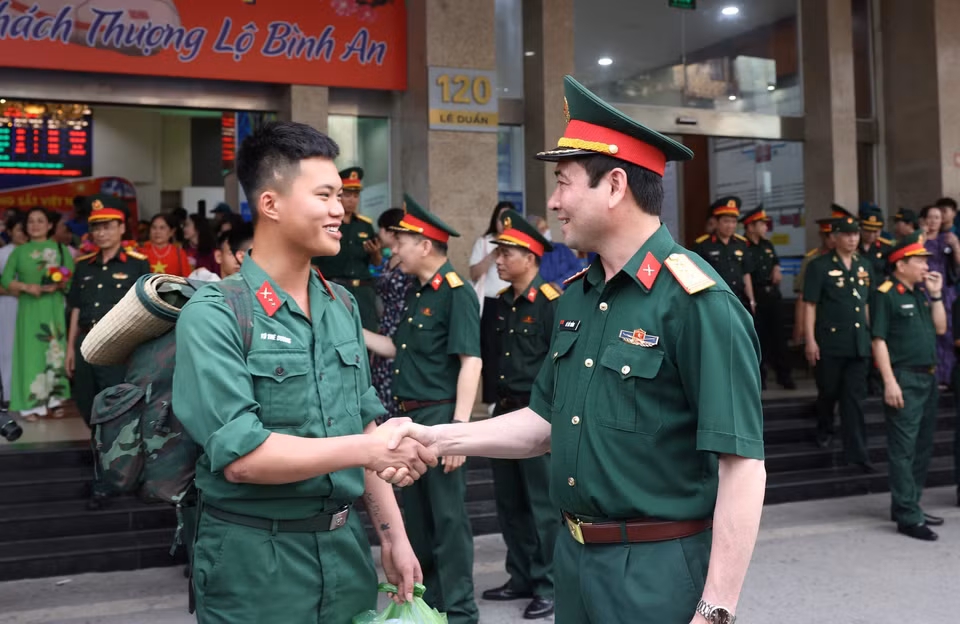 国防部领导对圆满完成任务的官兵表示欢迎和祝贺。图自越通社