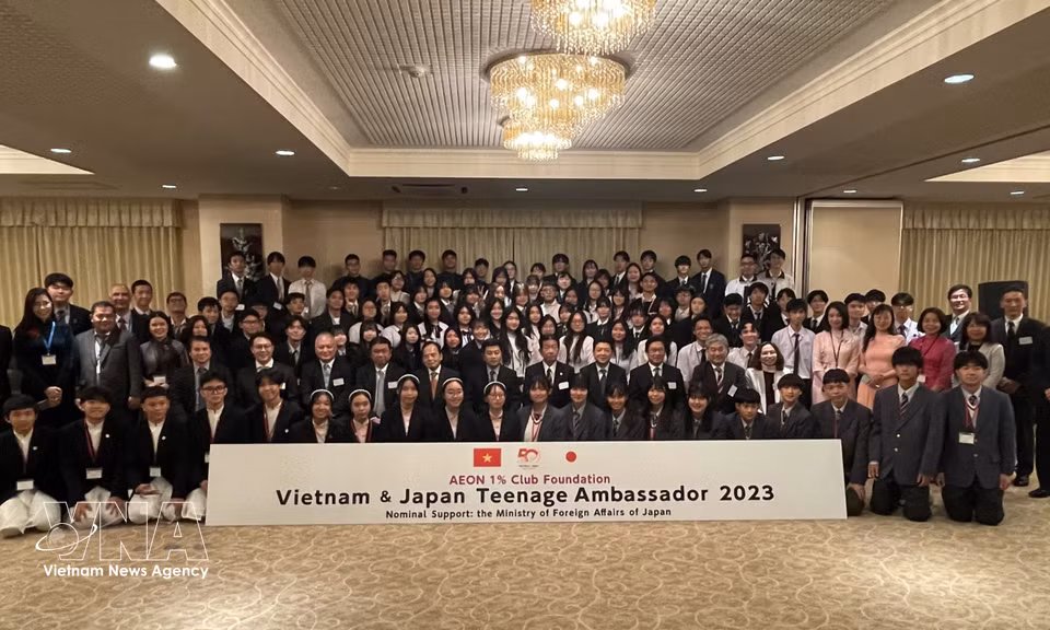 题为“2023青年使者”的越南与日本高中学校学生交流活动热闹举行。该活动是纪念越日建交50周年的系列活动之一。图自越通社