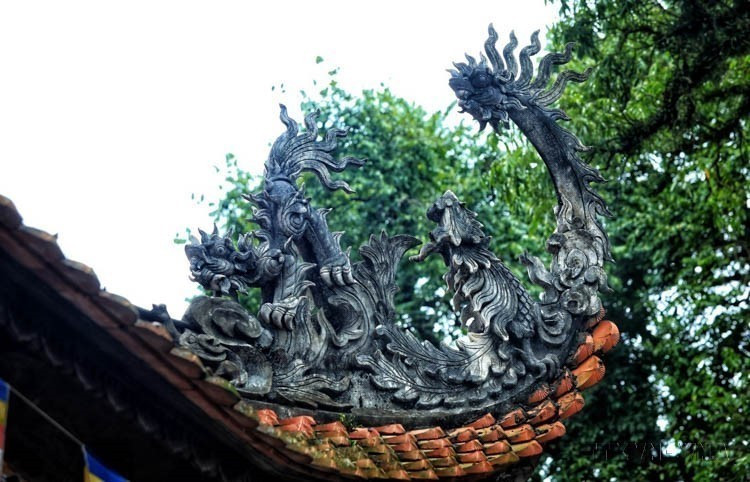 海防市昆山—劫泊遗迹区内保存有14世纪陈朝时期的古代建筑图案。图自越通社