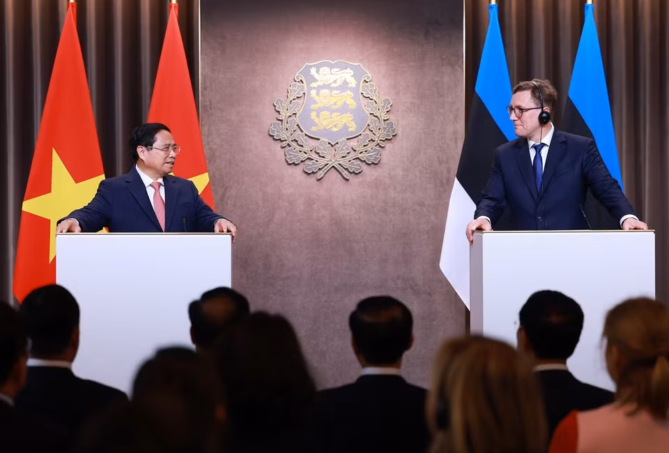 会谈结束后，越南政府总理范明政与爱沙尼亚共和国总理克里斯滕·米哈尔举行记者会，通报会谈结果。图自越通社