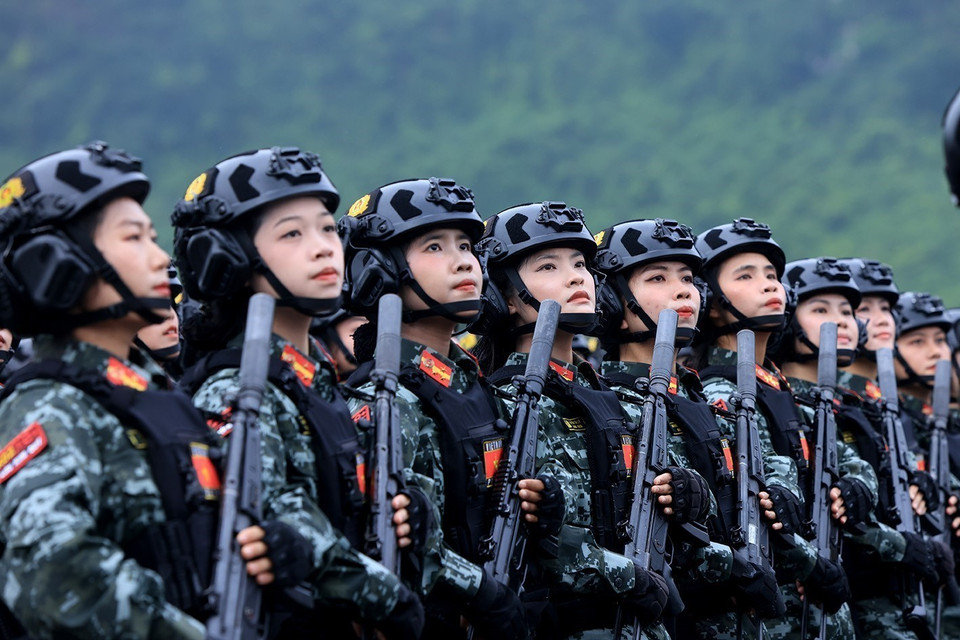 女特警战士方队。图自越通社