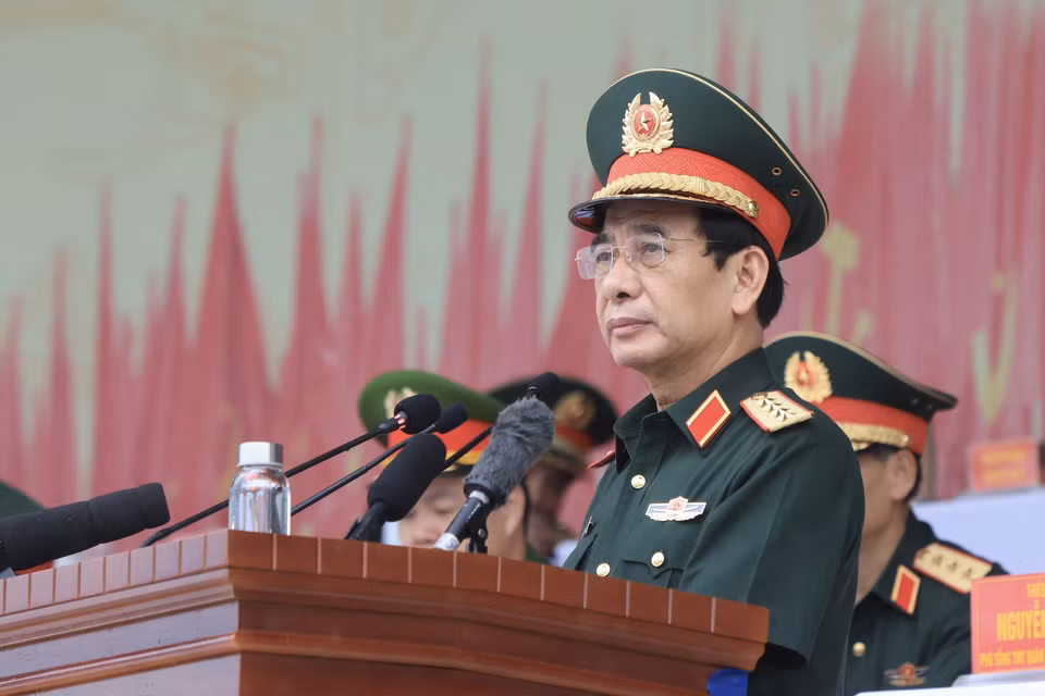 2025年8月16日上午在位于河内第四号国家军事训练中心，越南国防部部长潘文江大将主持仪式，检查A80 阅兵第四次综合演练。图自越通社