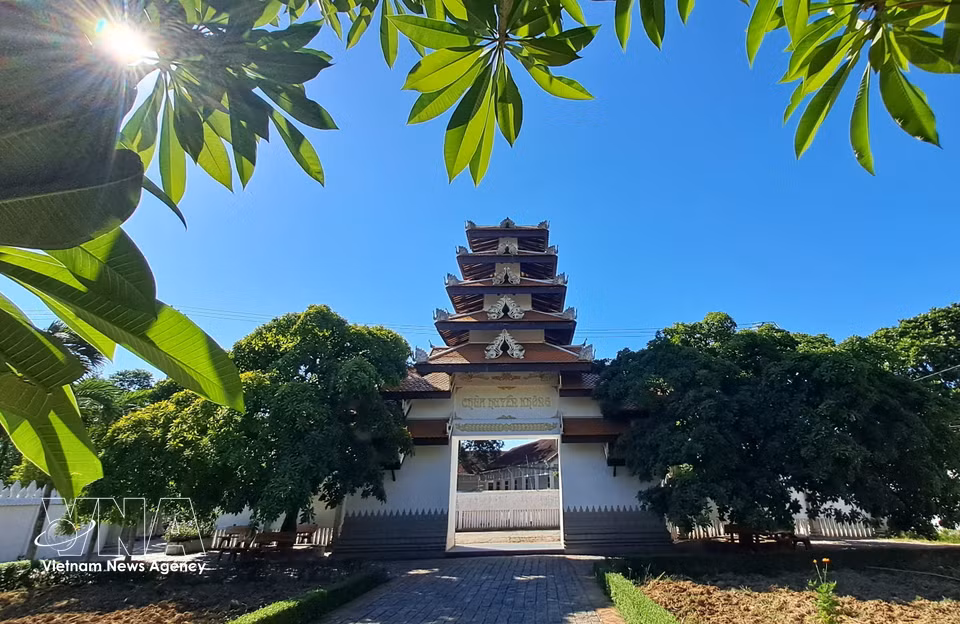 顺化市玄空山寺大门。图自：越通社