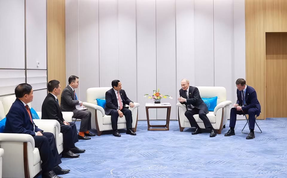 在中国天津出席上海合作组织峰会期间，9月1日，越南政府总理范明政会见了俄罗斯总统弗拉基米尔·普京。图自越通社