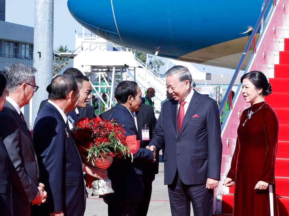 这是越南在2025年的重要对外活动，也是苏林同志首次以总书记身份对老挝进行国事访问。此访恰逢老挝庆祝建国50周年（1975年12月2日—2025年12月2日），具有重大意义，并处于两党将于2026年召开党代会，明确未来发展方向的关键阶段。图自越通社