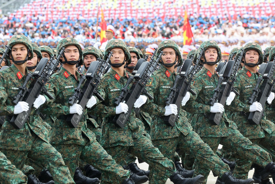 电子作战士兵方队。图自越通社