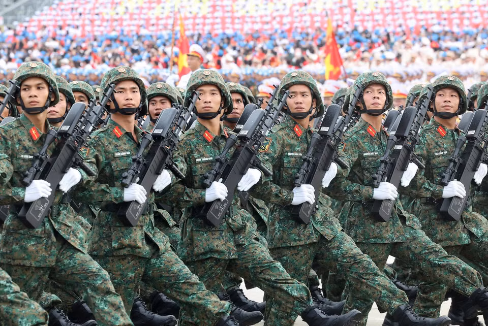 电子作战士兵方队。图自越通社