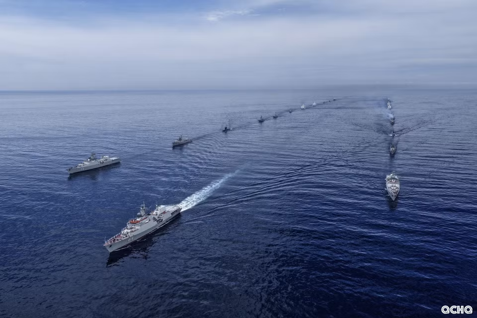 海上武装力量的海上阅兵活动令人印象深刻。图片来源：海军军种