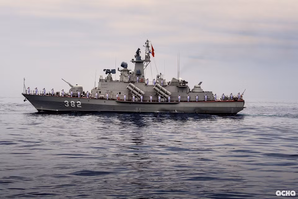 海上武装力量的海上阅兵活动令人印象深刻。图片来源：海军军种