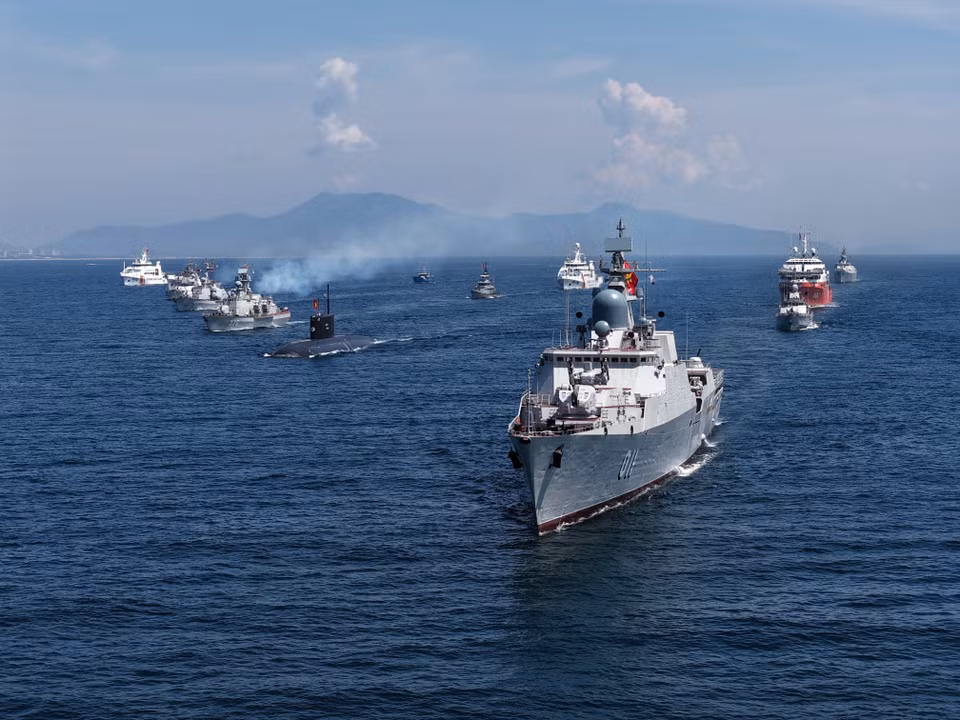 海上武装力量的海上阅兵活动令人印象深刻。图片来源：海军军种