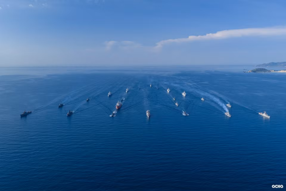 海上武装力量的海上阅兵活动令人印象深刻。图片来源：海军军种