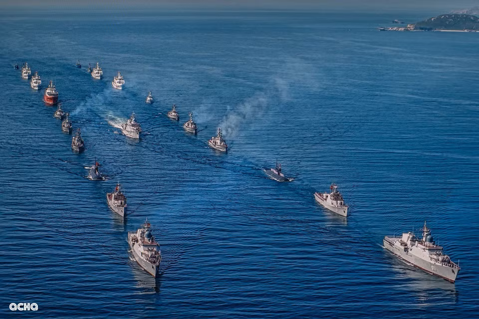 海上武装力量的海上阅兵活动令人印象深刻。图片来源：海军军种
