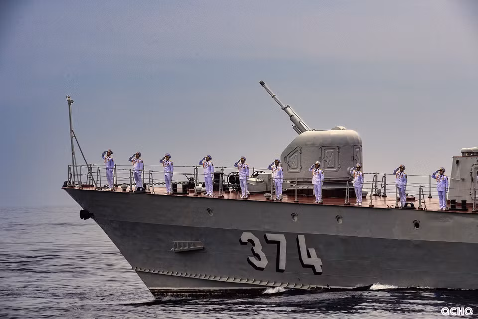 海上武装力量的海上阅兵活动令人印象深刻。图片来源：海军军种