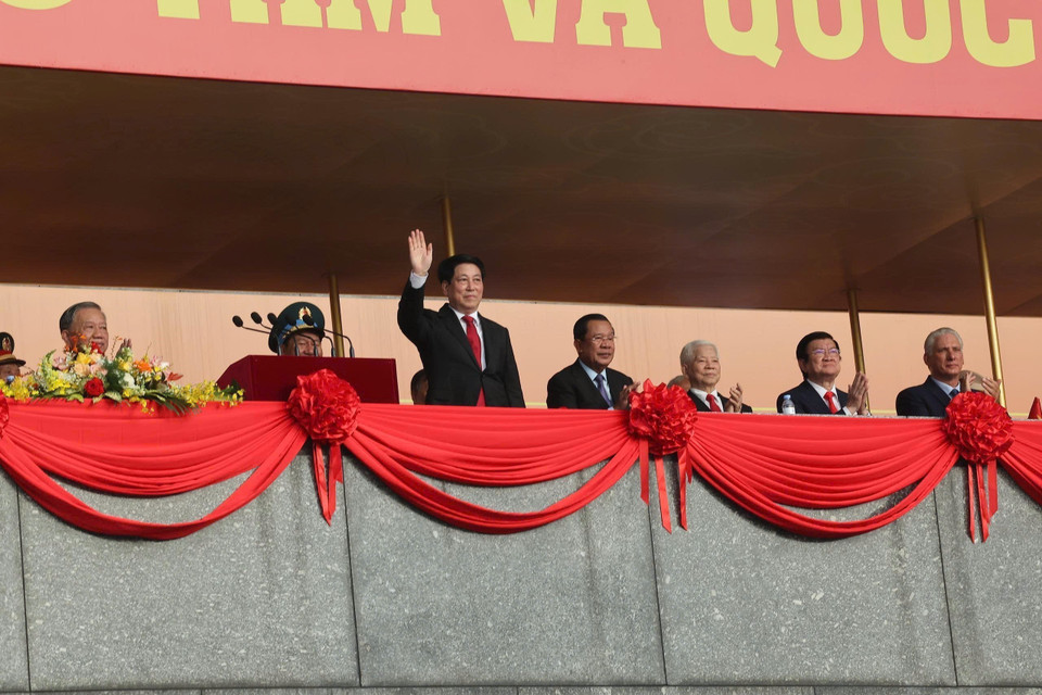 越南国家主席梁强出席八月革命胜利暨九二国庆80周年庆典、阅兵和游行活动。图自越通社