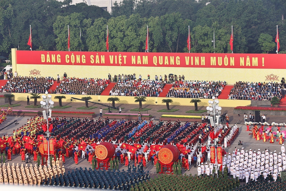 八月革命胜利暨九二国庆80周年庆典、阅兵和游行活动隆重举行。图自越通社