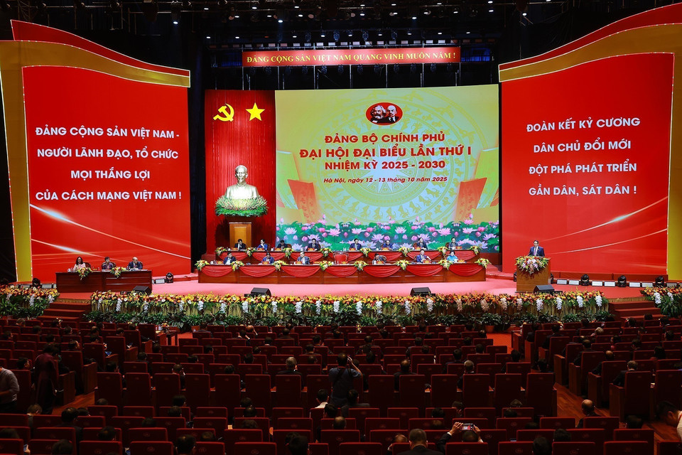 越共中央政治局委员、政府党组书记、政府总理范明政主持了越共政府第一次代表大会(2025—2030年任期)预备会议。图自越通社