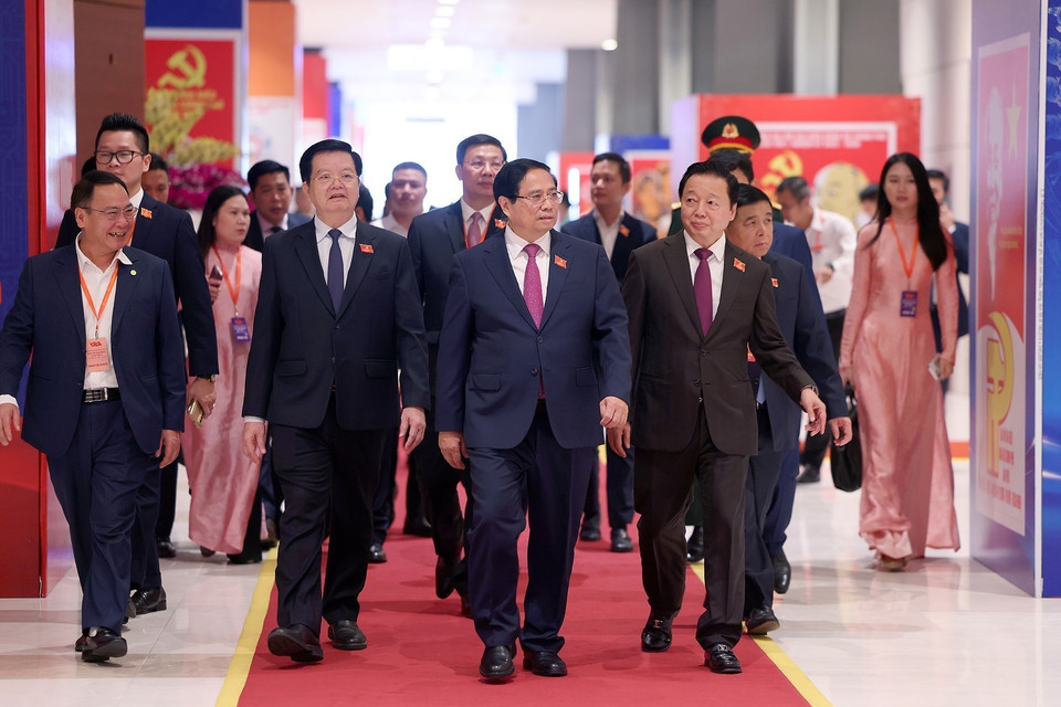 越共中央政治局委员、政府党组书记、政府总理范明政出席并主持了越共政府第一次代表大会（2025—2030年任期）预备会议。图自越通社