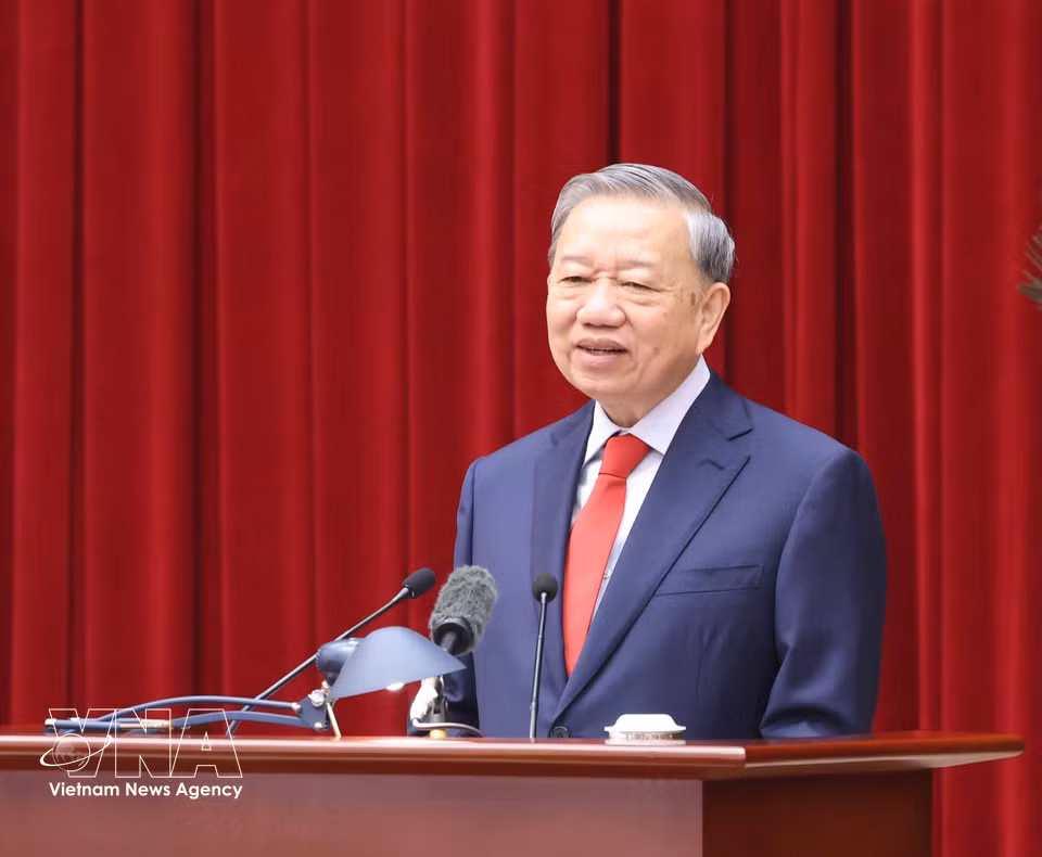 越共中央总书记苏林在越共第十四届中央委员会第二次全体会议上发表讲话。图自越通社