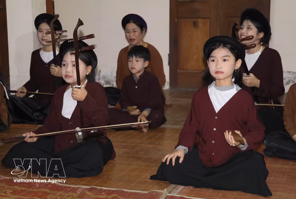 年轻一代的积极参与，为保护和弘扬宁平省安慈乡盲人曲艺术价值发挥了重要作用。图自越通社