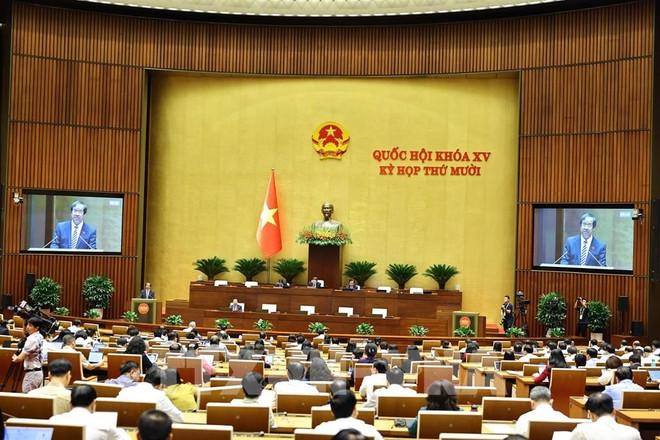 越南第十五届国会第十次会议场景。图自越通社 111107-quoc-hoi-thao-luan-ve-mot-so-du-an-luat-sua-doi.jpg