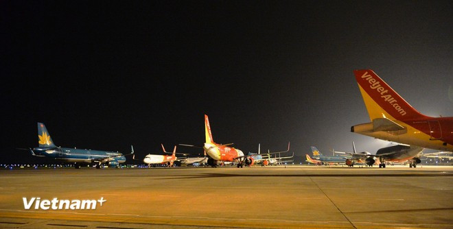 越南各航空公司已增加了多趟航班,甚至增加夜间航班旨在满足春运游客出行需求。图自Vietnam+ 3.jpg