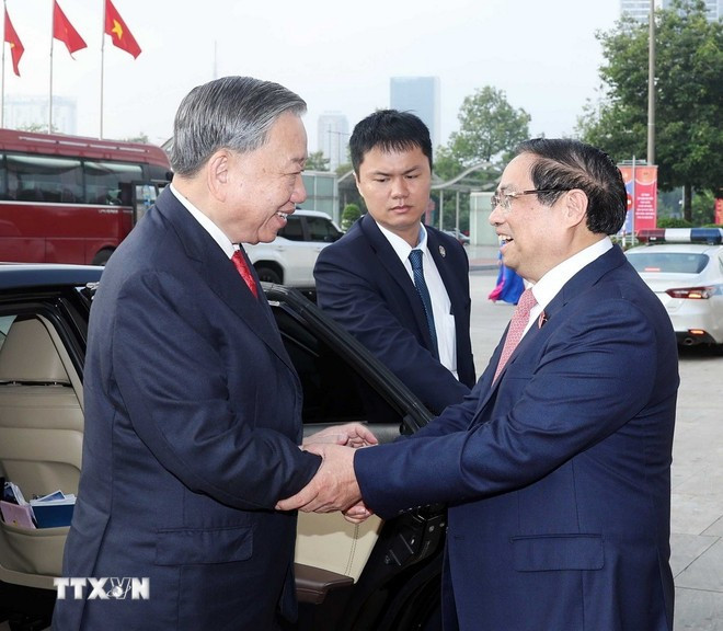 政府总理范明政迎接越共中央总书记苏林。图自越通社 3.jpg