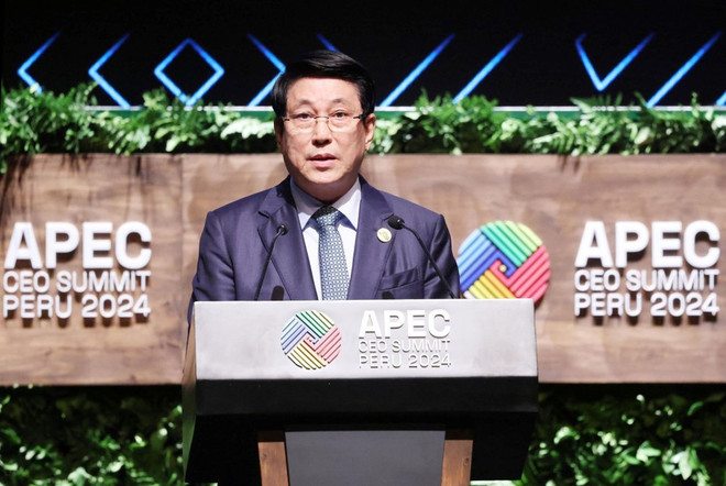 梁强在2024年APEC工商领导人峰会上发言。图自越通社 chu-tich-nuoc-ceo-summit-3-4342.jpg