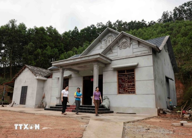 资料图:拆除临时住房、危旧房是一项十分重要的政治任务,具有深远的人道主义意义。图自越通社 xoa-nha-tam-nha-dot-nat-1607.jpg