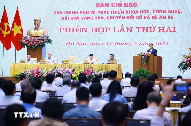 政府总理范明政在政府关于发展科学、技术、创新、数字化转型及第06号提案指导委员会第二次会议上致开幕词。图自越通社 thu-tuong-chuyen-doi-so-doi-moi-sang-tao-2.jpg