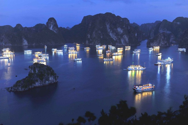 下龙湾夜景。图自越通社 ha-long-bay-1-3916.jpg