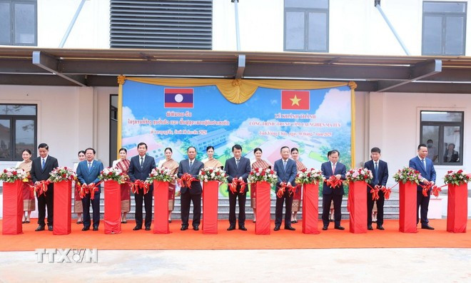 戒毒中心落成仪式。图自越通社 viet-nam-lao-8181302.jpg