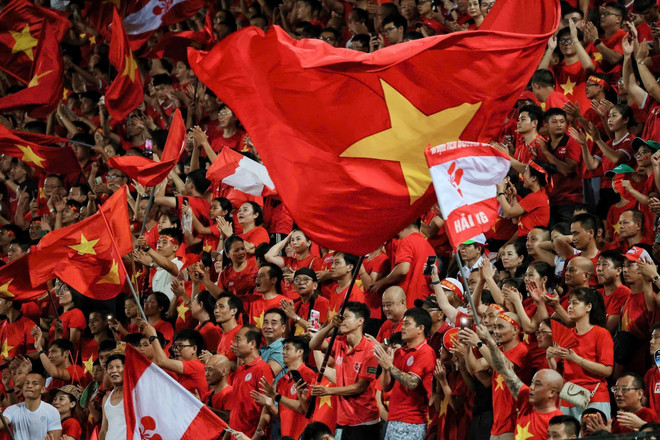 在场的越南球迷。图自越通社 vna-potal-aff-cup-nu-2025-hiep-1-doi-tuyen-nu-viet-nam-tam-dan-1-ban-truoc-thai-lan-8206678.jpg