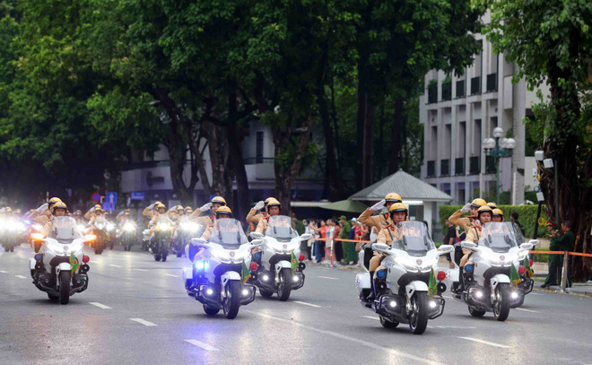 参与游行的交警力量。图自越通社 vna-potal-cong-an-ha-noi-tong-duyet-cac-hoat-dong-chao-mung-80-nam-cach-mang-thang-tam-va-quoc-khanh-29-8195135.jpg