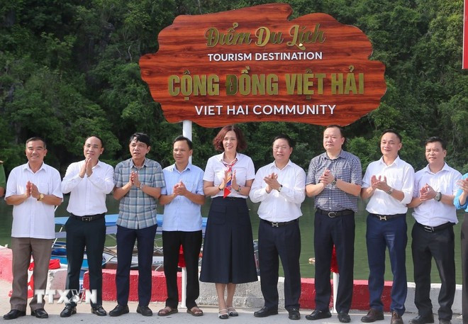 越海正式被认定为社区旅游景点。图自越通社 cat-hai2.jpg