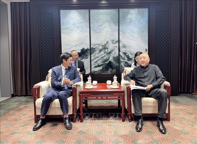 越南文化、体育与旅游部副部长胡安丰会见中国文化和旅游部副部长高政。图自越通社 doi-thoai-4.jpg