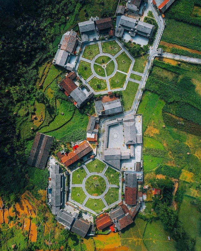 宣光省苗旺社把薇夏村赫蒙族社区文化旅游村一角。图自互联网 thon-pa-vi-ha-1.jpg