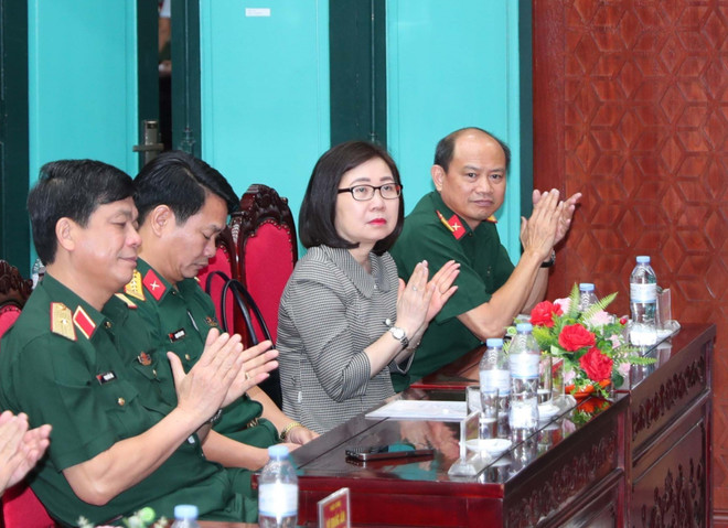 参会代表。图自越通社 cac-dai-bieu-du-le-ra-mat-bao-quan-doi-nhan-dan-dien-tu-tieng-nga-c-ttxvn.jpg