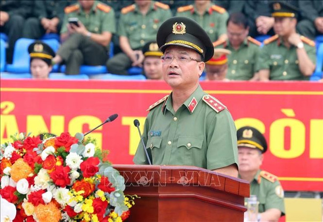公安部副部长范世松在仪式上发表讲话。图自越通社 xuat-quan-1.jpg