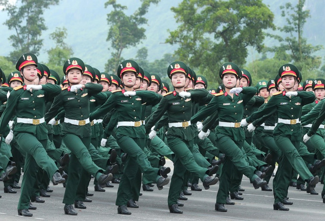 女军医方阵参加合练。图自越通社 2.jpg