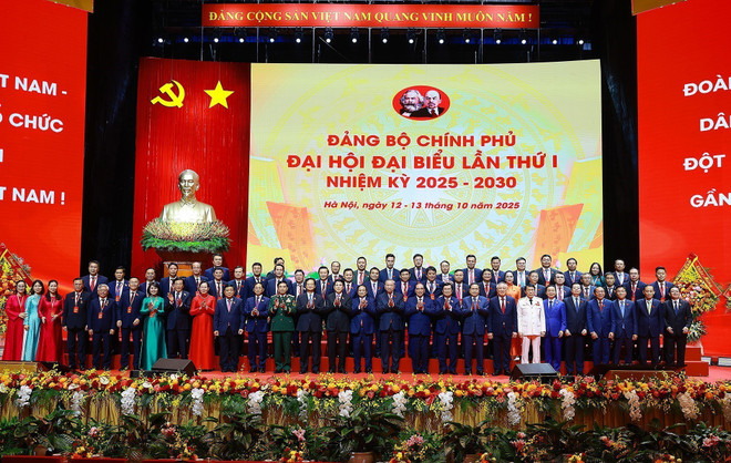 参会代表合影。图自越通社 vna-potal-khai-mac-dai-hoi-dai-bieu-dang-bo-chinh-phu-lan-thu-nhat-nhiem-ky-2025-2030-8335507.jpg