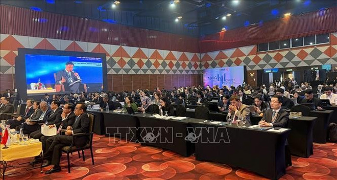 论坛场景。图自越通社 vna-potal-viet-nam-de-xuat-3-tru-cot-thuc-day-cong-dong-asean-stand-1.jpg