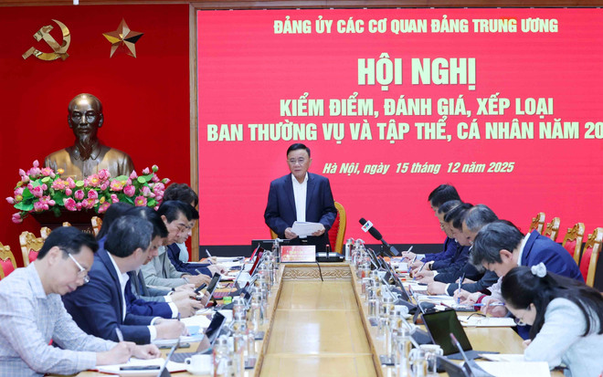 vna-potal-thuong-truc-ban-bi-thu-tran-cam-tu-chu-tri-hoi-nghi-kiem-diem-danh-gia-xep-loai-ban-thuong-vu-va-tap-the-ca-nhan-nam-2025-8471640.jpg