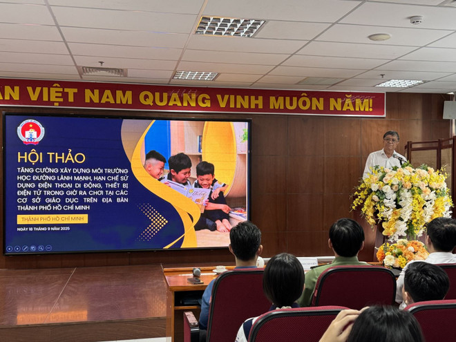 胡志明市教育培训局局长阮文孝在活动上发表讲话。图自越通社 hoithaogiaoduc-21.jpg