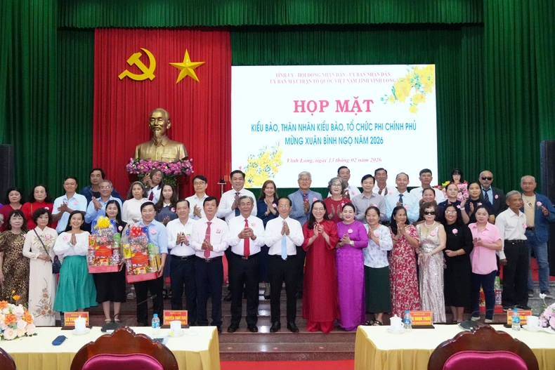 与会代表合影。图自越通社