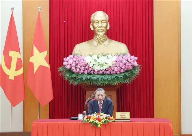 越共中央总书记苏林与美国总统唐纳德·特朗普通电话。图自越通社