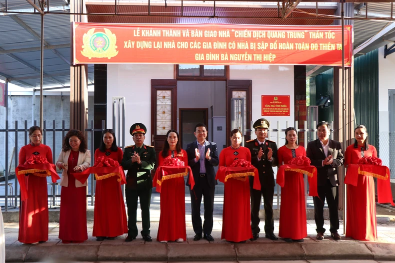 1月10日上午，顺化市人民委员会举行“光中战役”房屋竣工和交付仪式。图自越通社