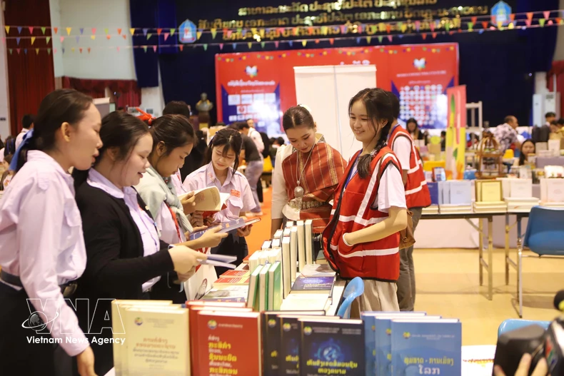老挝第六届国际图书节现场。图自越通社