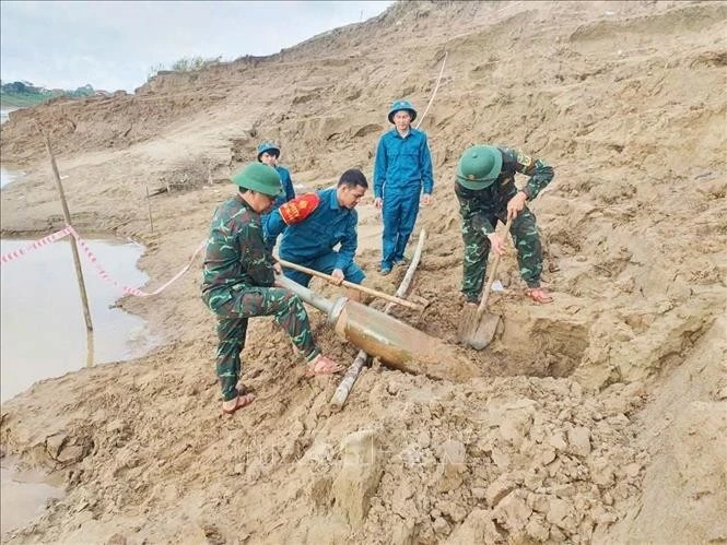 乂安省成功销毁一枚重约340公斤的炸弹。图自越通社